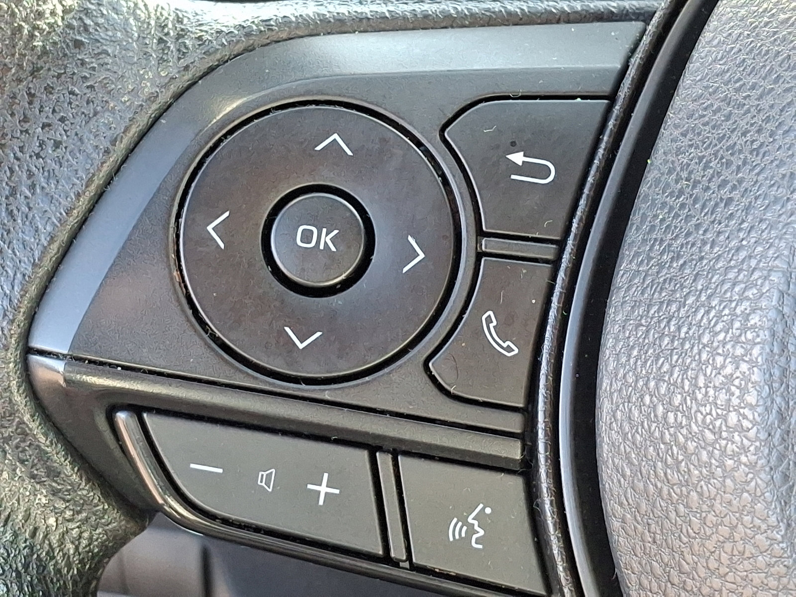 Used 2022 Toyota RAV4 LE image 20