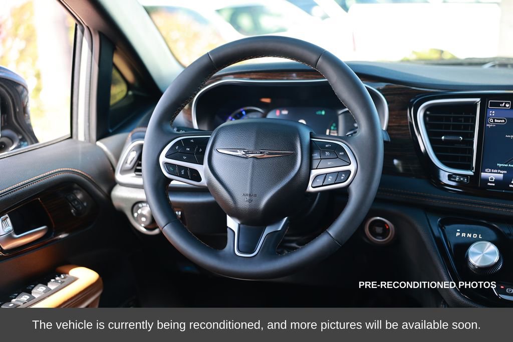 Used 2023 Chrysler Pacifica Pinnacle image 25