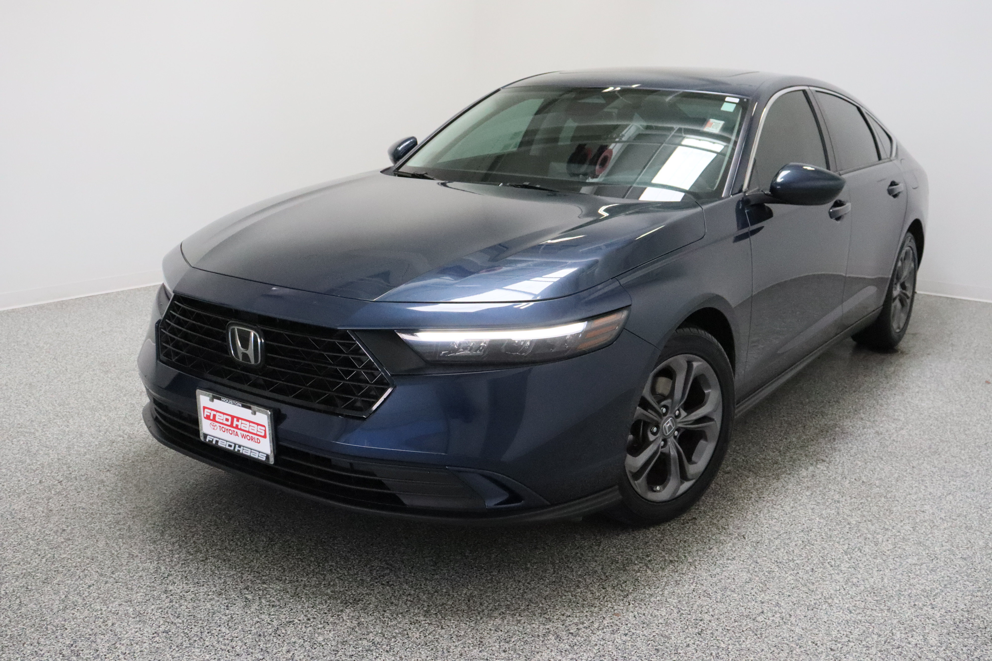 Used 2024 Honda Accord EX image 2