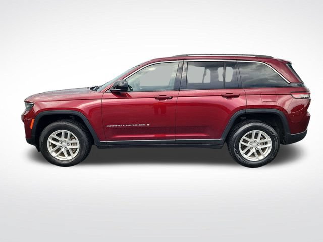 Used 2023 Jeep Grand Cherokee Laredo AWD/4WD image 2
