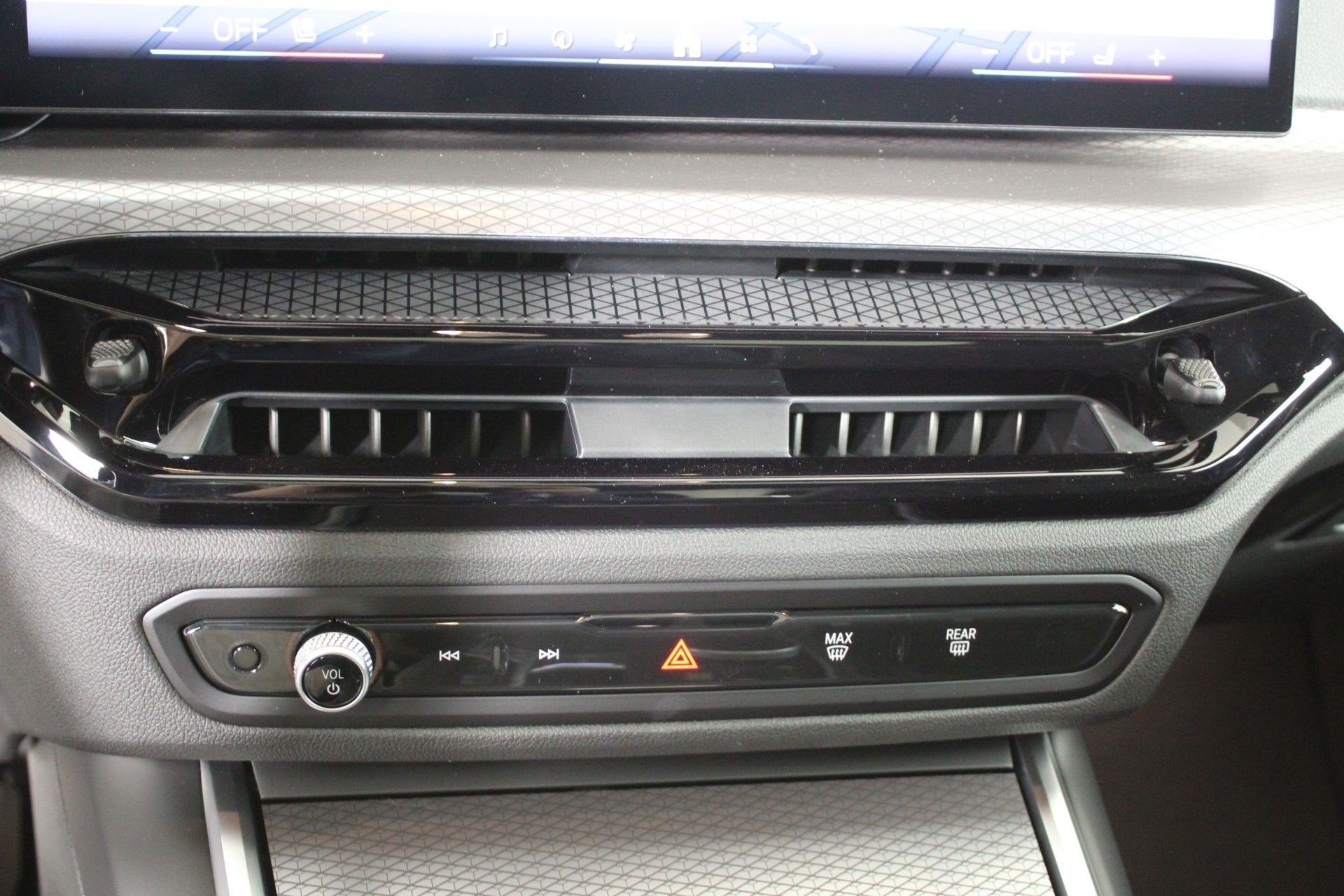 New 2026 BMW 330i Sedan w/ M Sport Package RWD image 24