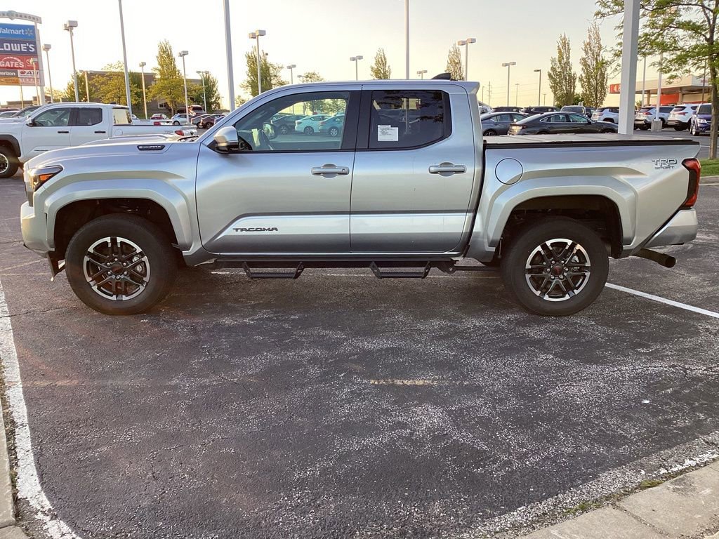 Used 2025 Toyota Tacoma TRD Sport AWD/4WD image 6