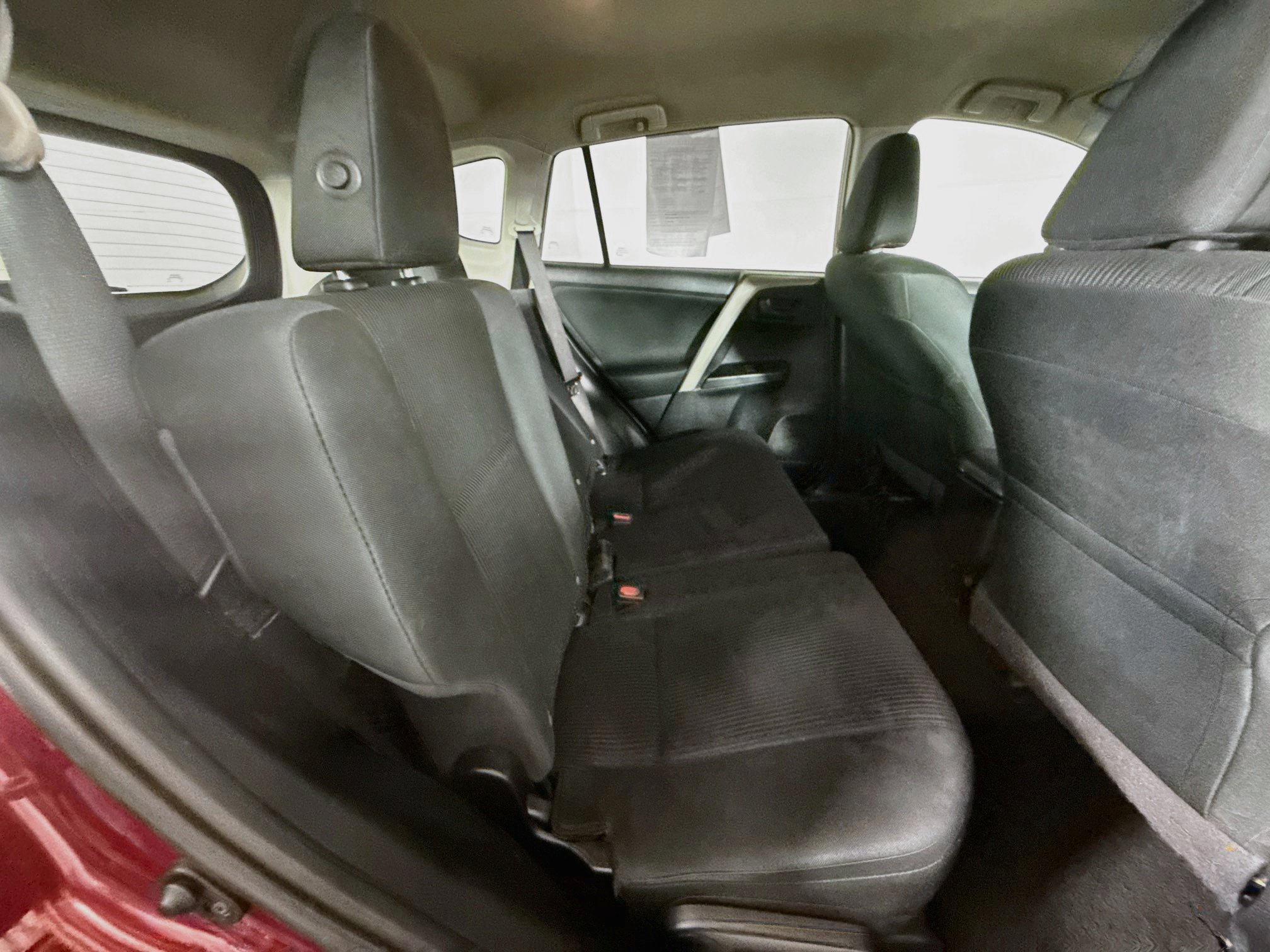 Used 2018 Toyota RAV4 LE FWD image 32