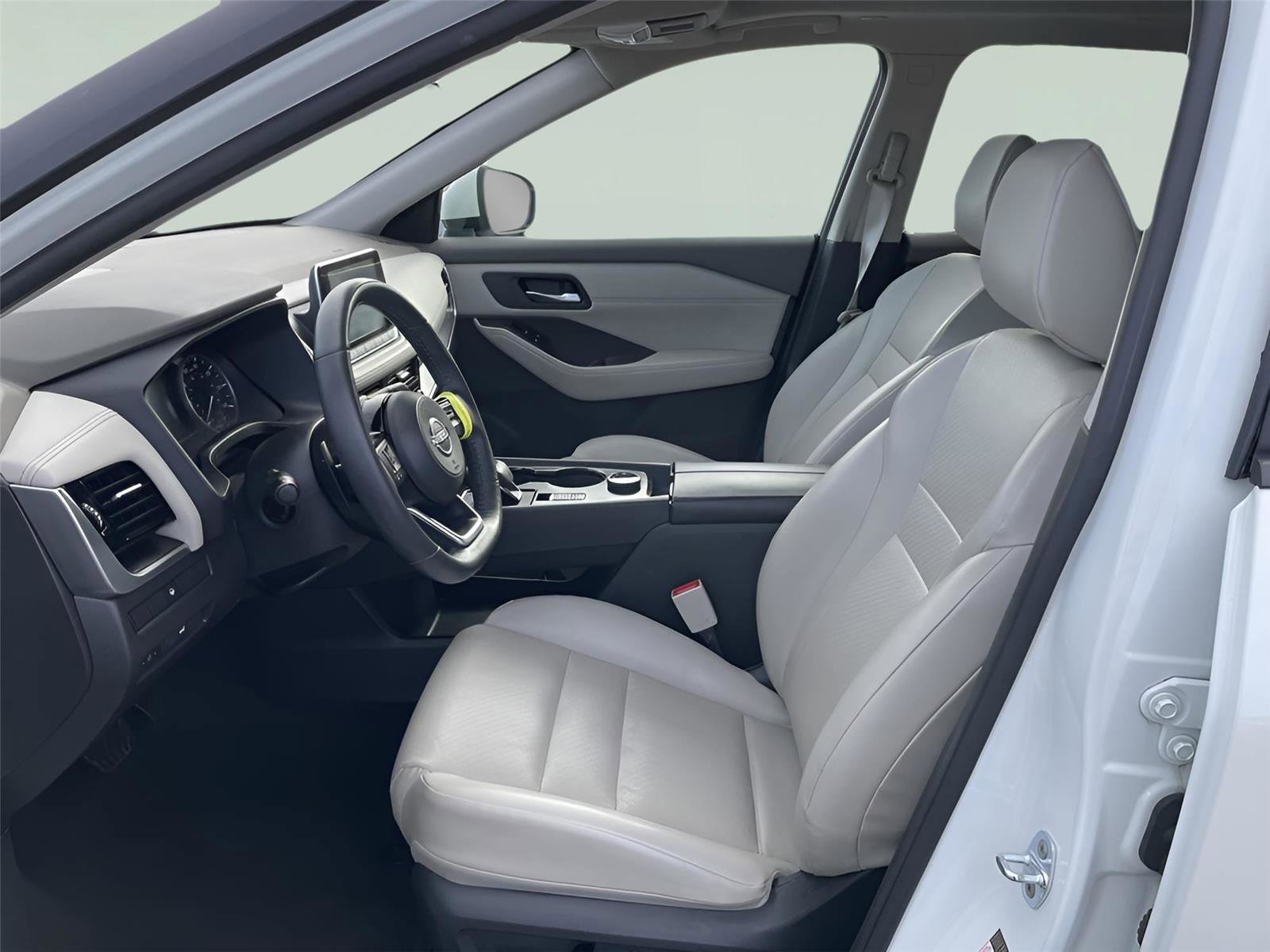 Used 2023 Nissan Rogue SV w/ SV Premium Package image 14