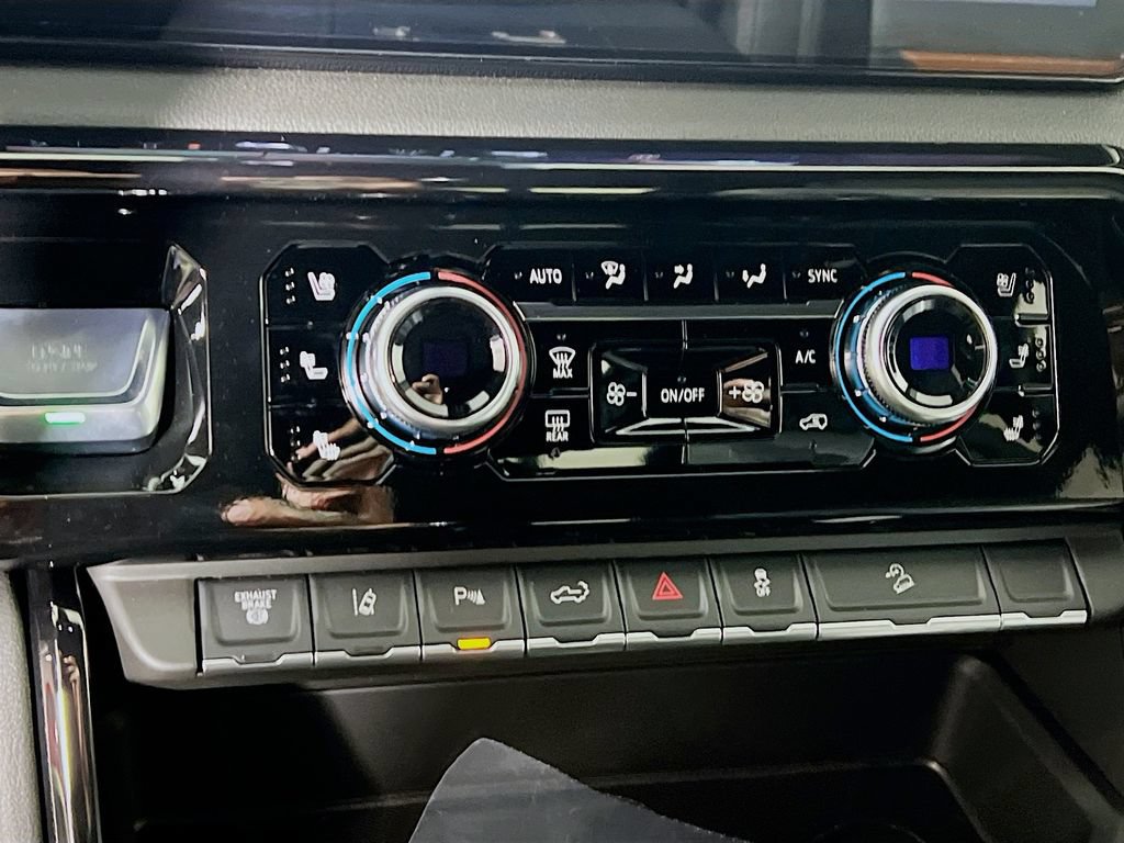 New 2026 GMC Sierra 3500 AT4 w/ AT4 Premium Plus Package AWD/4WD image 13
