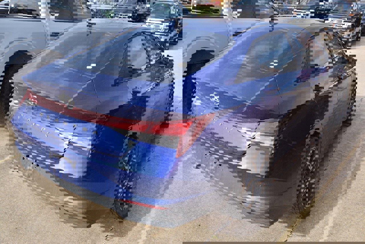 Used 2023 Hyundai Elantra SEL w/ Convenience Package image 5