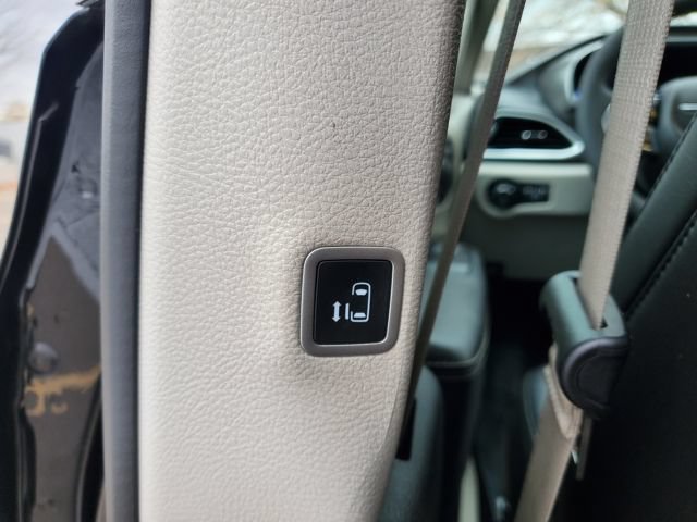 Used 2024 Chrysler Pacifica Touring-L FWD image 28