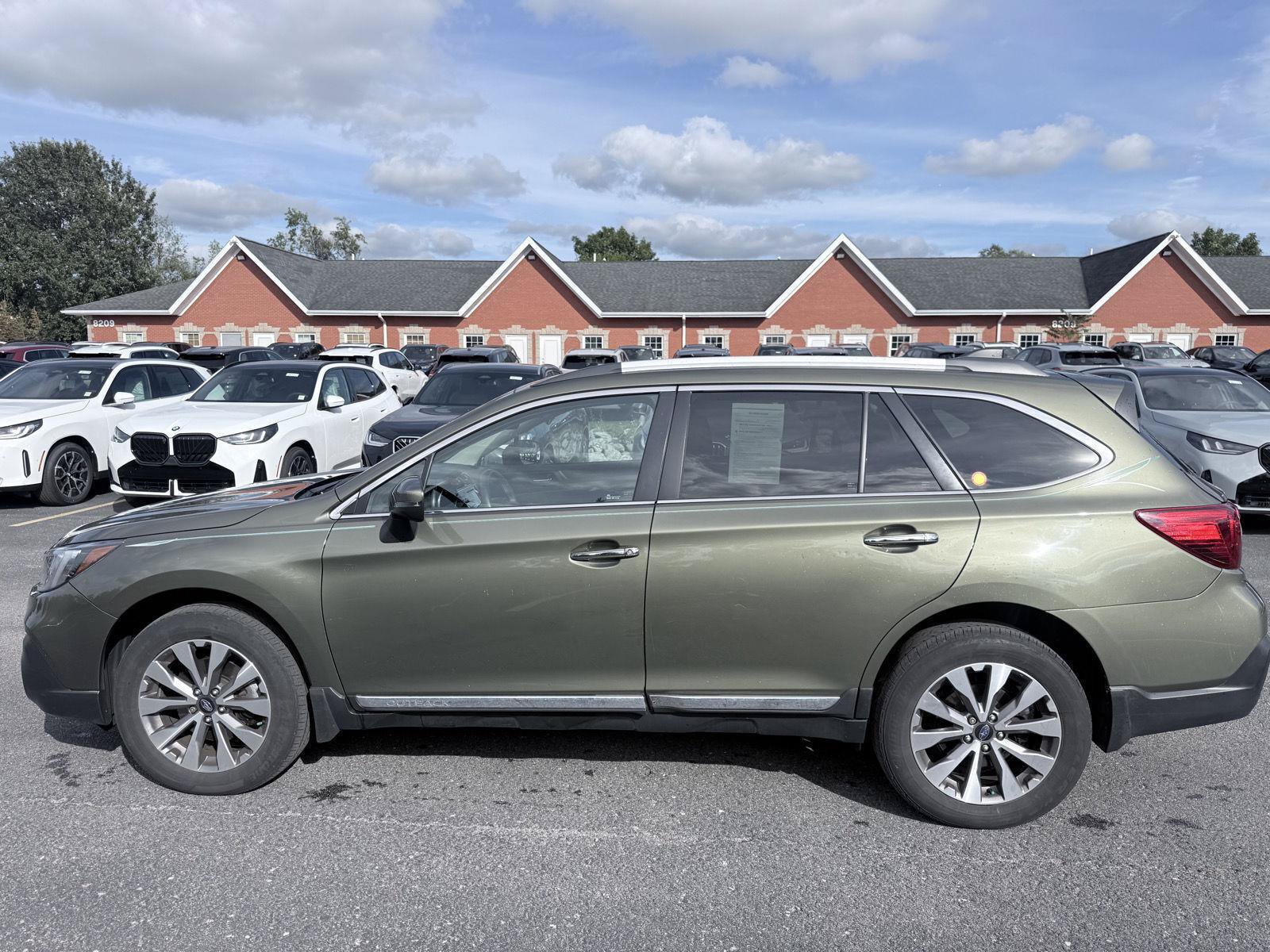 Used 2018 Subaru Outback 3.6R Touring AWD/4WD image 4