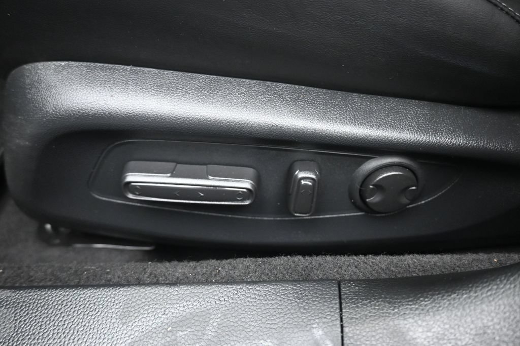 Used 2023 Honda Accord Touring image 12