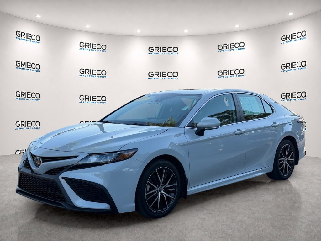 Used 2023 Toyota Camry SE w/ Convenience Package FWD image 3