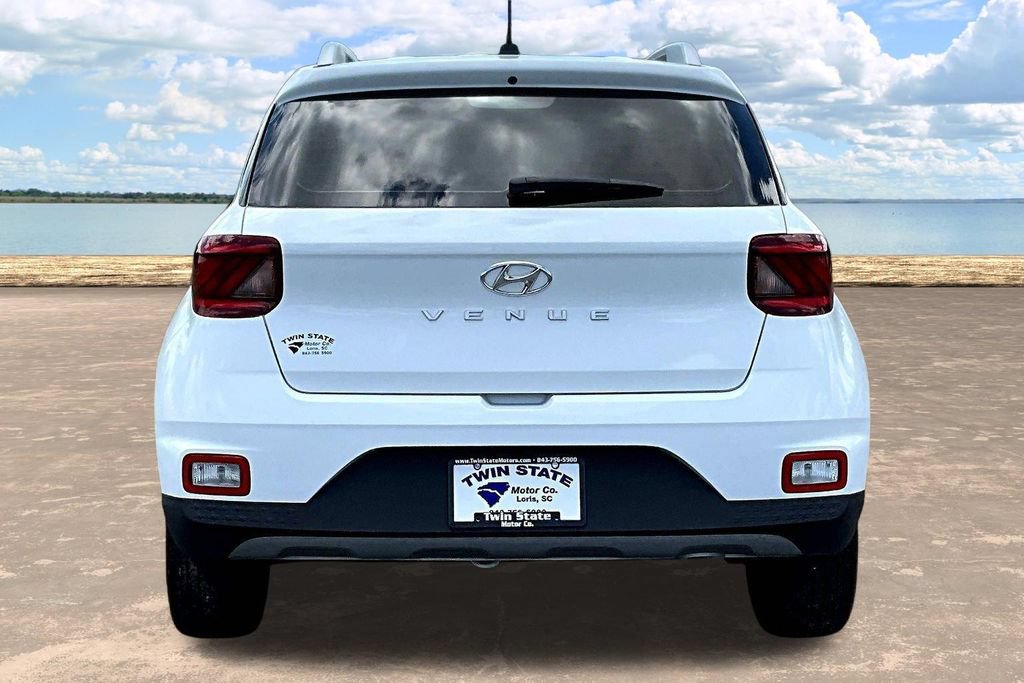 Used 2025 Hyundai Venue SEL FWD image 7
