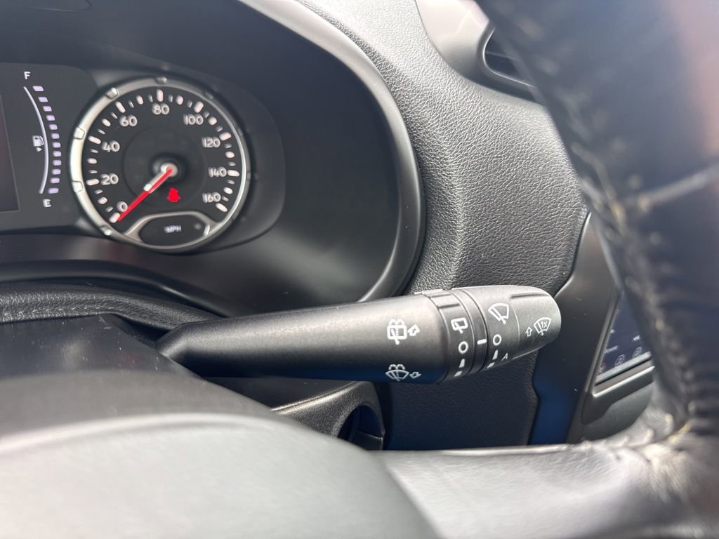 Used 2018 Jeep Renegade Latitude w/ Cold Weather Group image 14