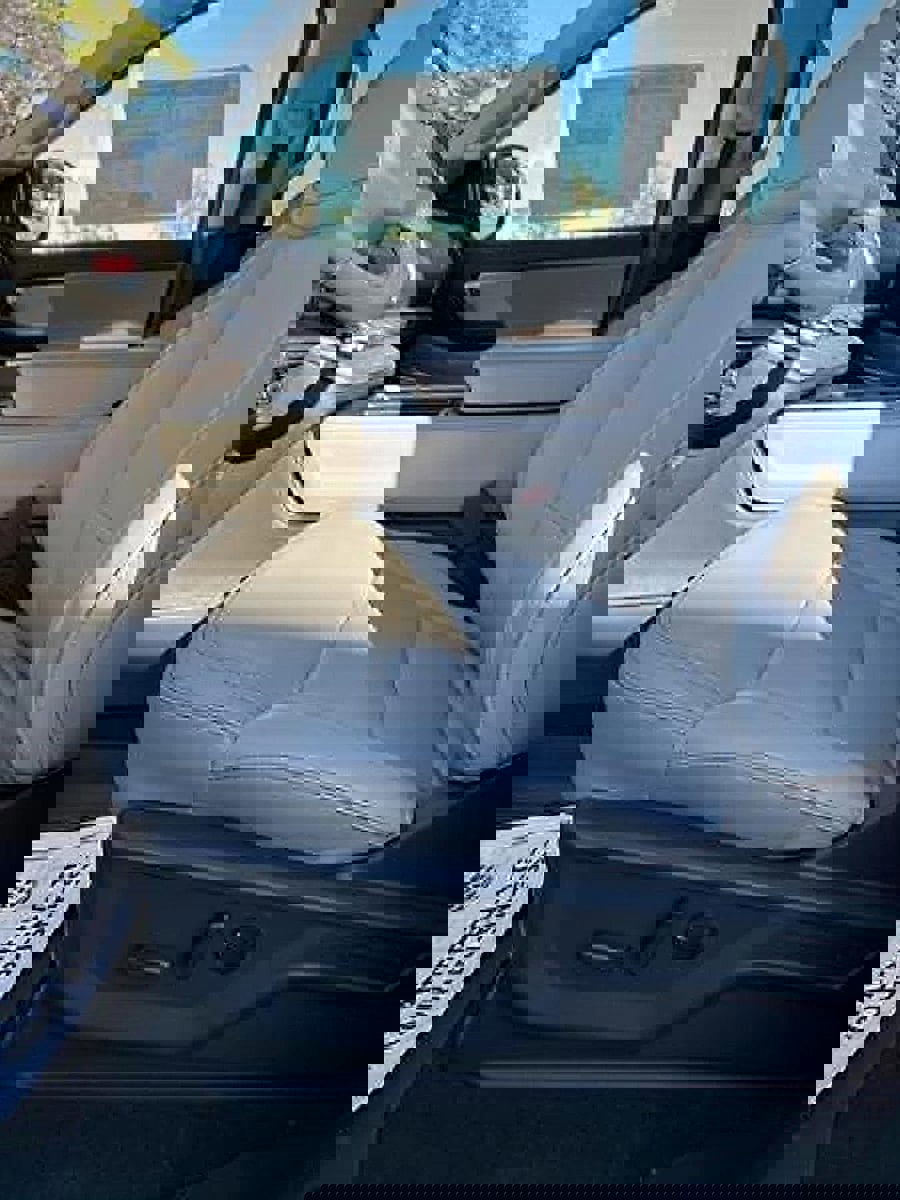 New 2025 Ford Expedition Active image 18