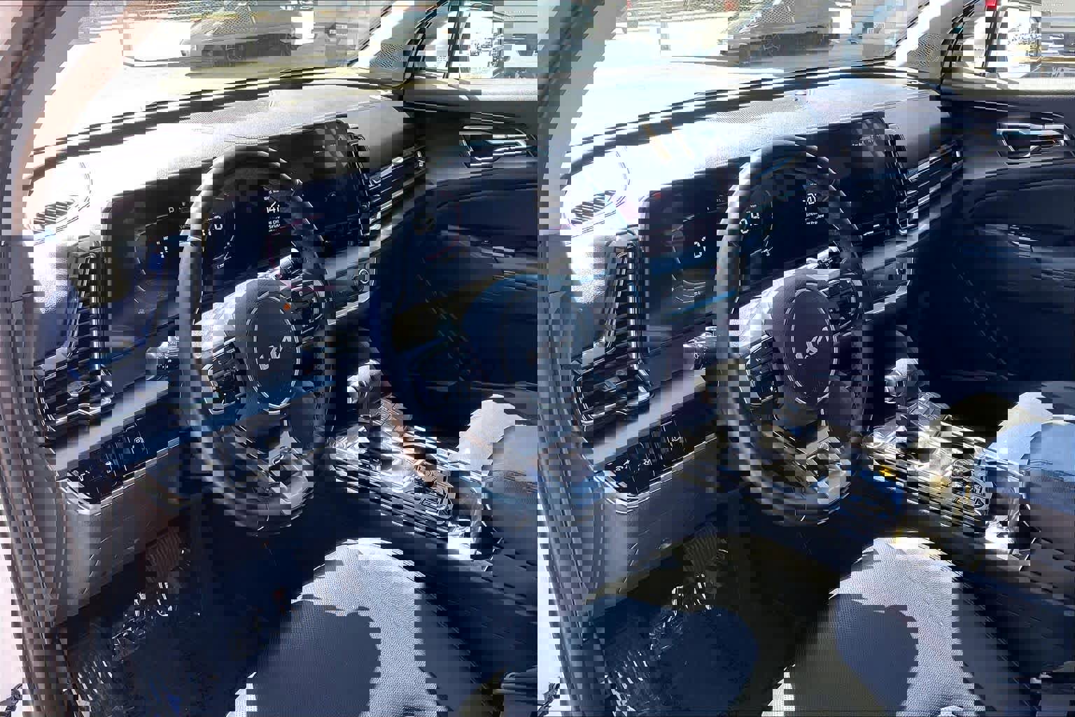 Used 2023 Kia Sportage EX image 16