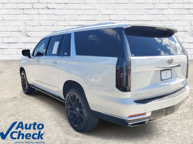Used 2025 Cadillac Escalade ESV Premium Luxury RWD image 2