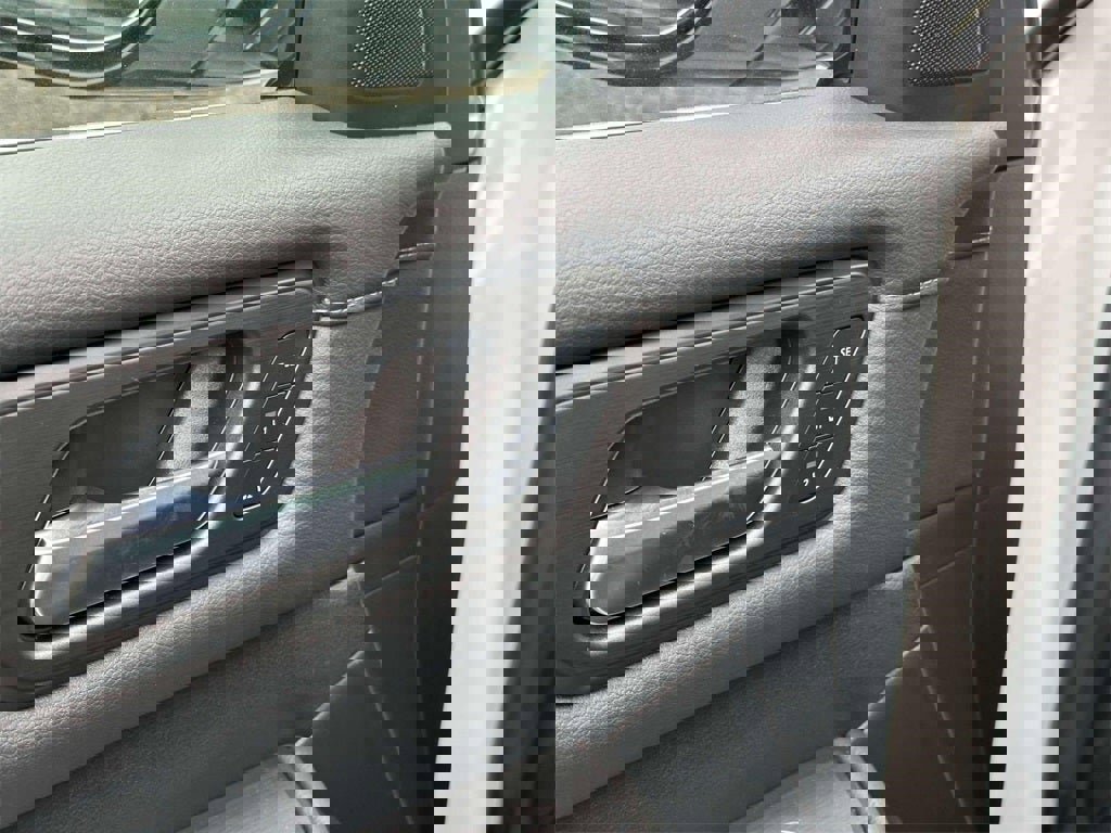 New 2025 Nissan Armada SL w/ Captain's Chari Seat Package image 19