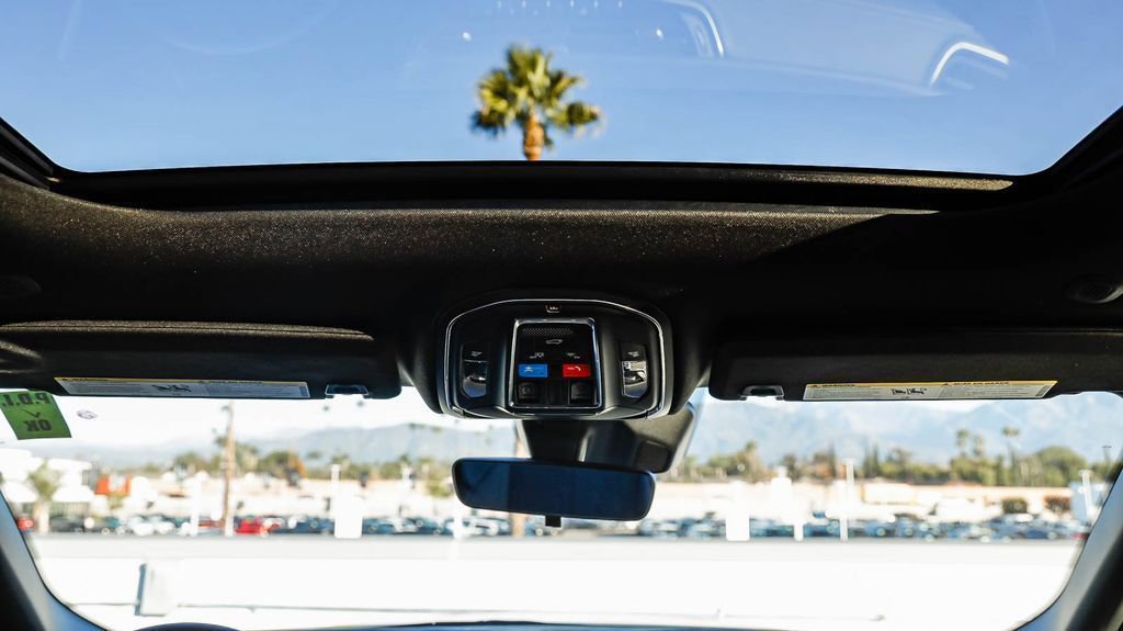 New 2025 Jeep Grand Cherokee Altitude image 17