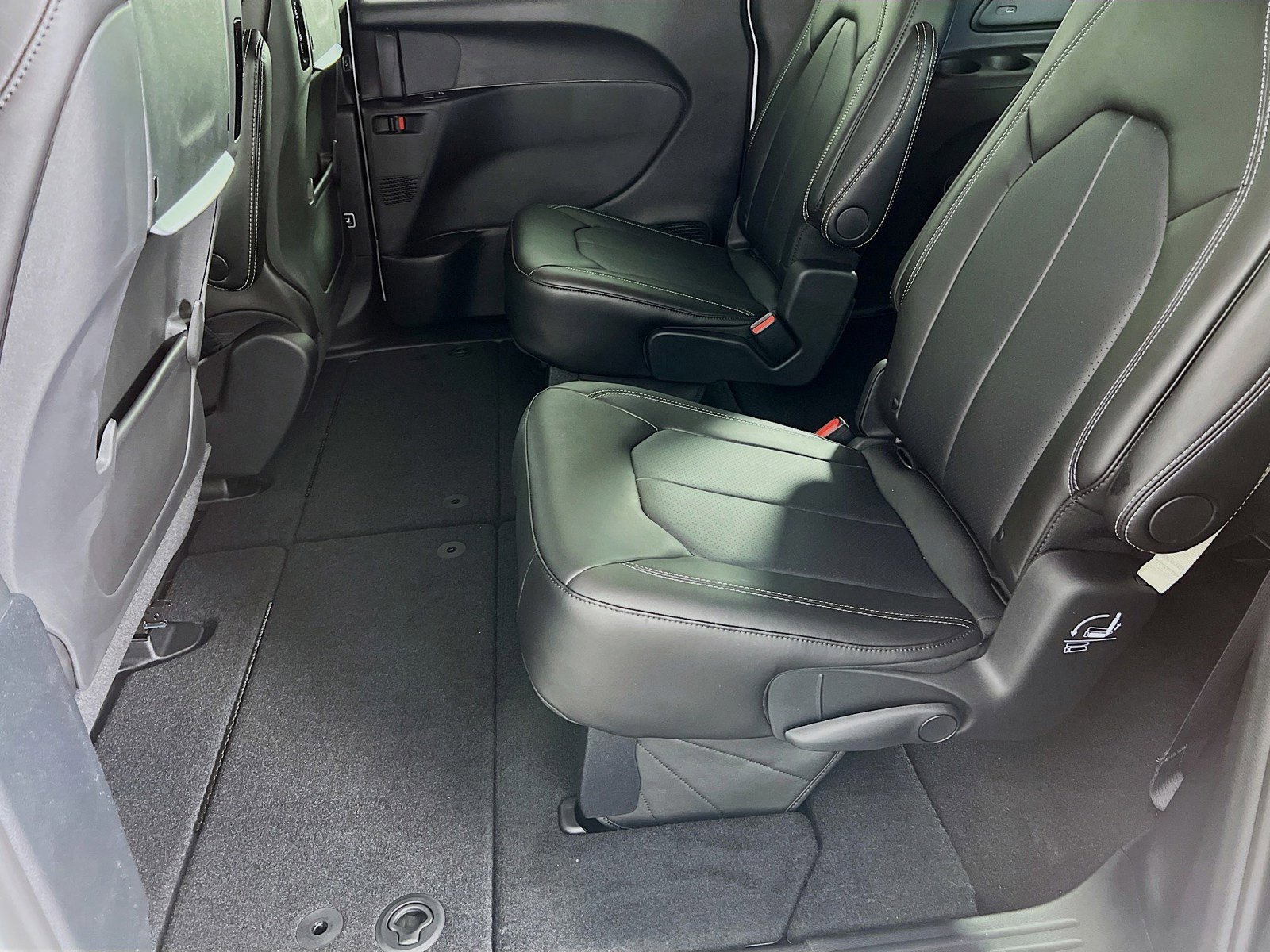 New 2026 Chrysler Pacifica Select FWD image 5