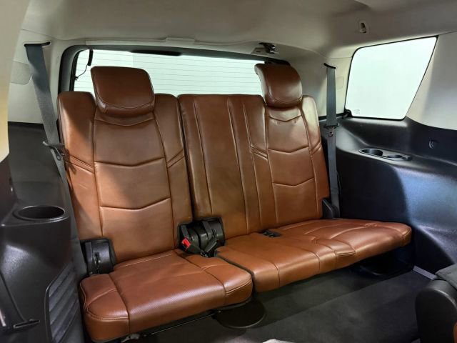 Used 2018 Cadillac Escalade Premium Luxury AWD/4WD image 34