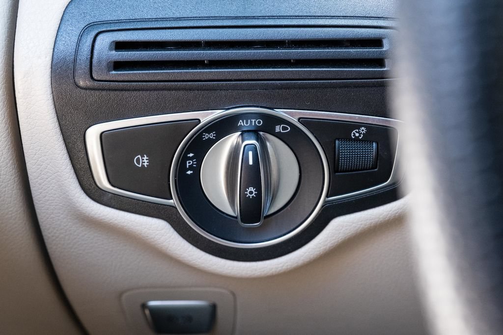 Used 2019 Mercedes-Benz GLC 300 image 22
