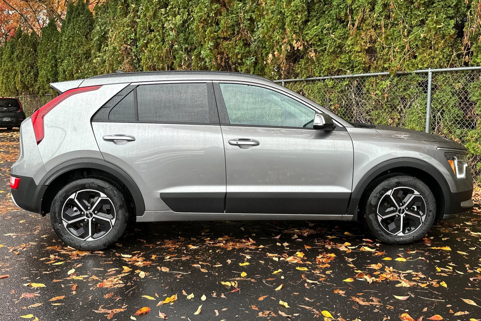 New 2025 Kia Niro EX image 2