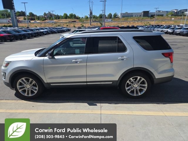 Used 2017 Ford Explorer XLT w/ Equipment Group 202A FWD image 4