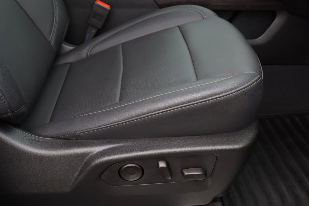 Used 2025 Chevrolet Silverado 2500 LTZ w/ LTZ Plus Package image 29