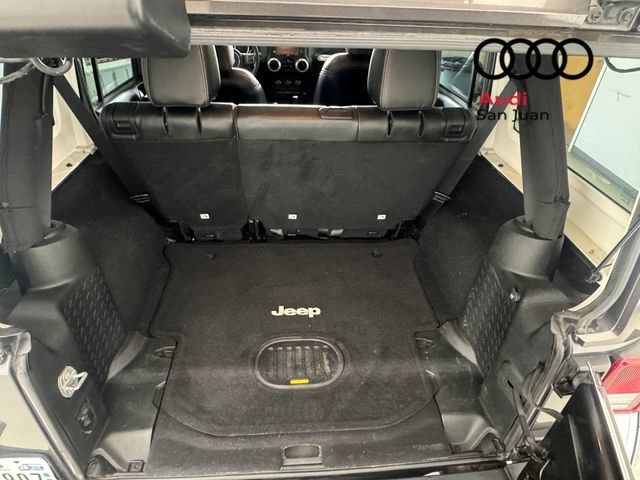 Used 2017 Jeep Wrangler Unlimited Rubicon w/ Connectivity Group AWD/4WD image 13