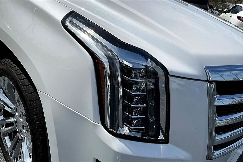 Used 2020 Cadillac Escalade ESV Premium Luxury image 30