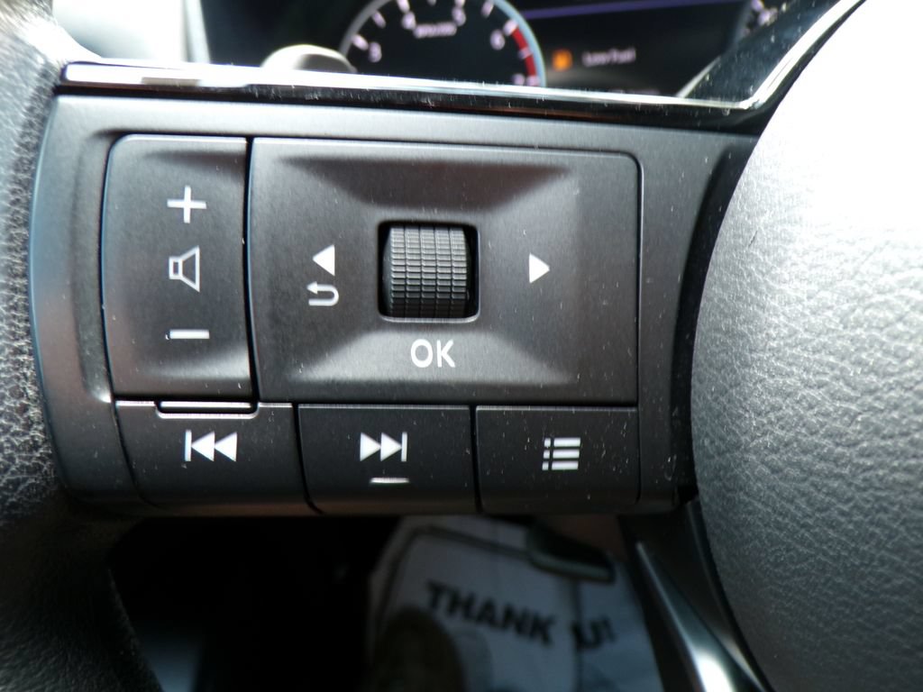 Used 2022 Nissan Rogue SV AWD/4WD image 27