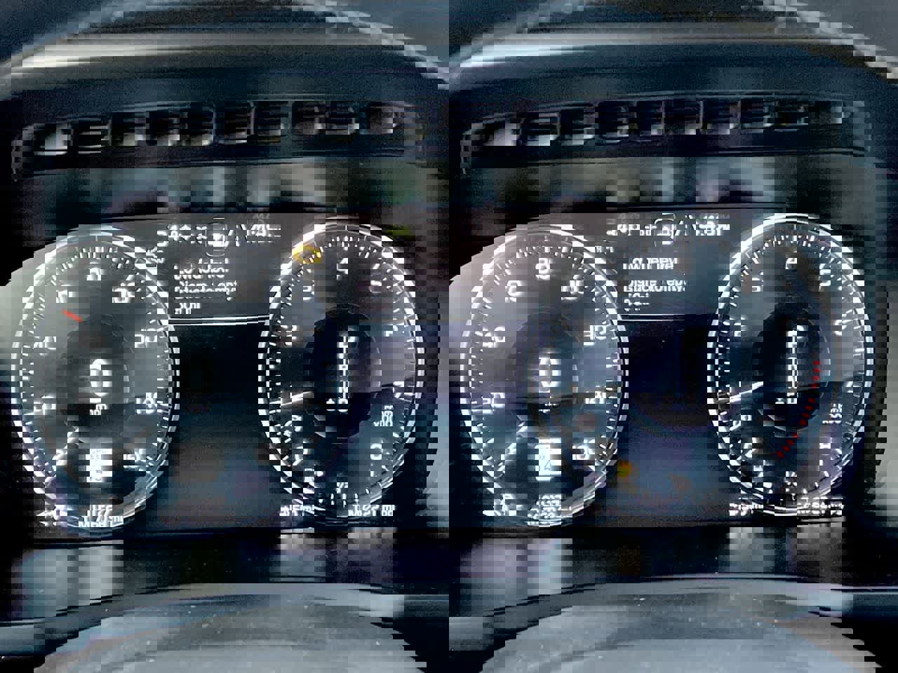 Used 2017 Volvo XC90 T6 Momentum w/ Vision Package image 31