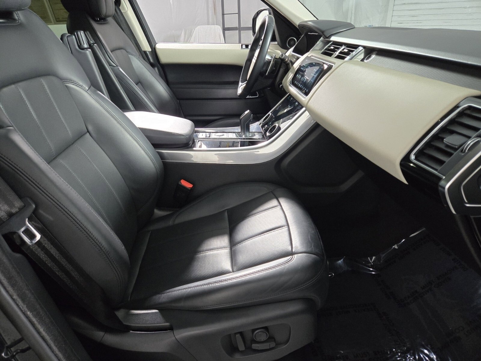 Used 2022 Land Rover Range Rover Sport HSE Silver Edition image 3