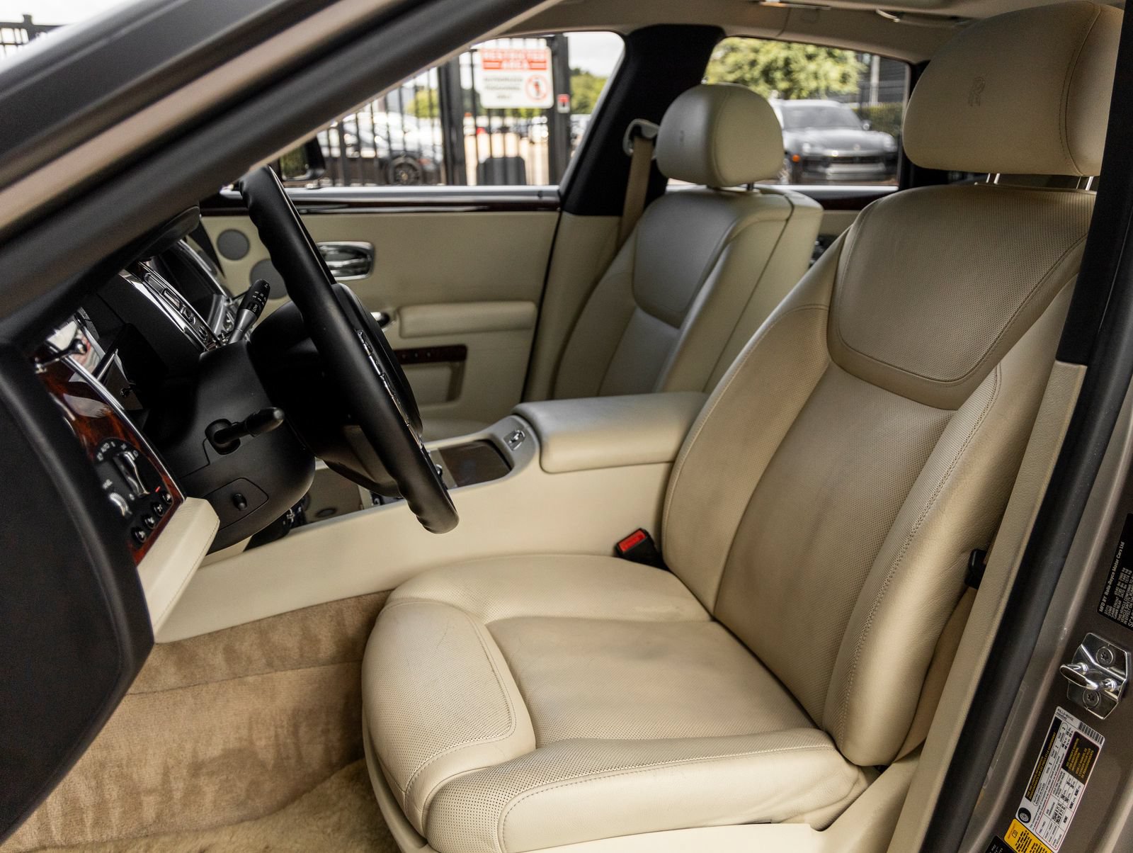 Used 2015 Rolls-Royce Ghost RWD image 26
