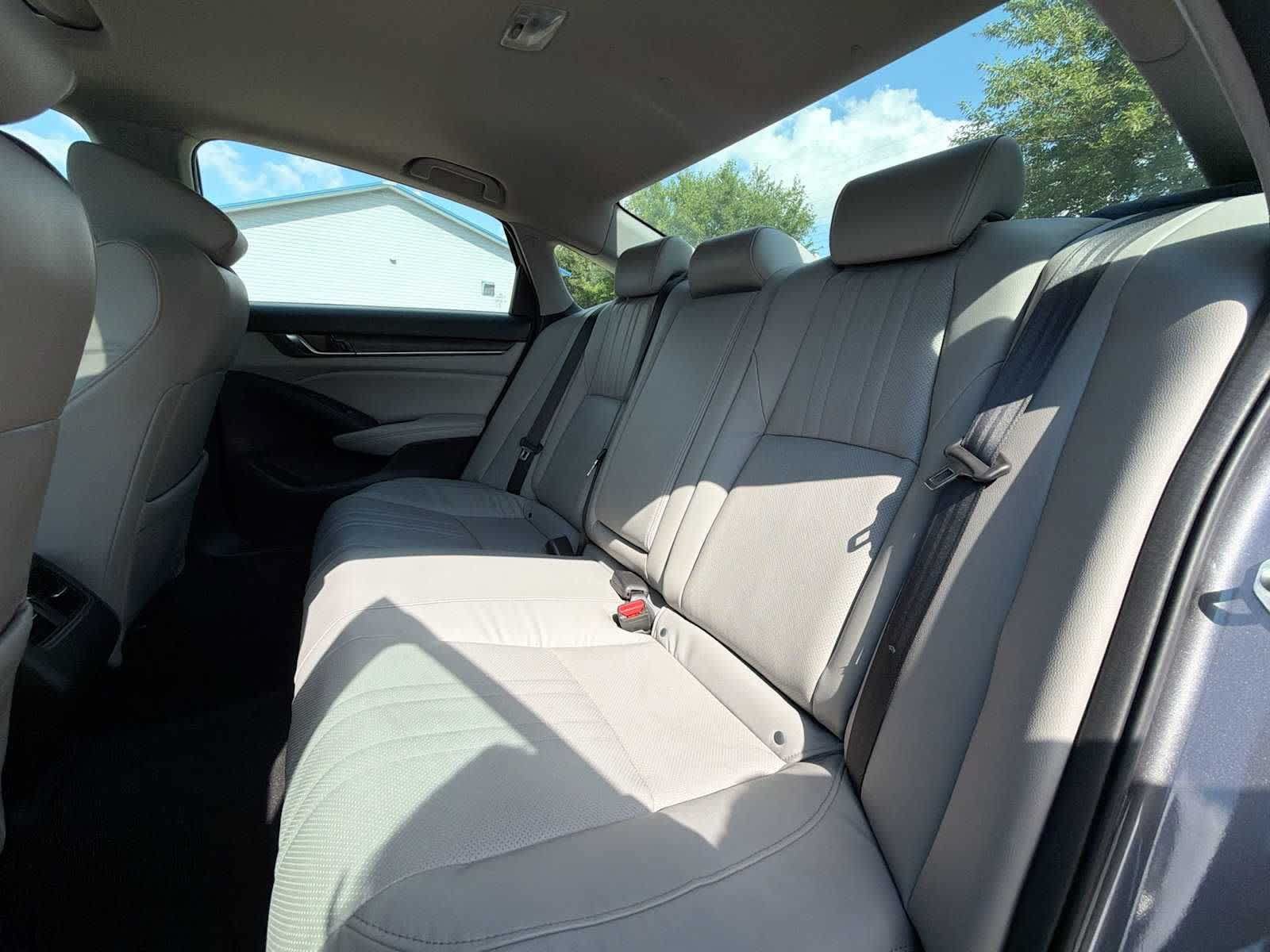 Used 2018 Honda Accord Touring image 17