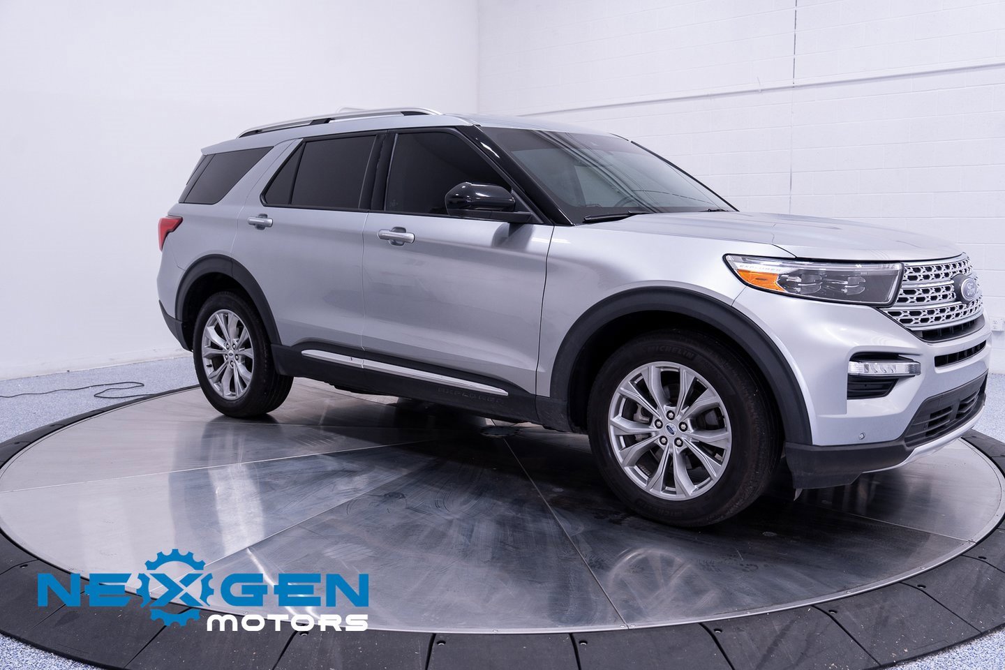 Used 2023 Ford Explorer Limited image 1