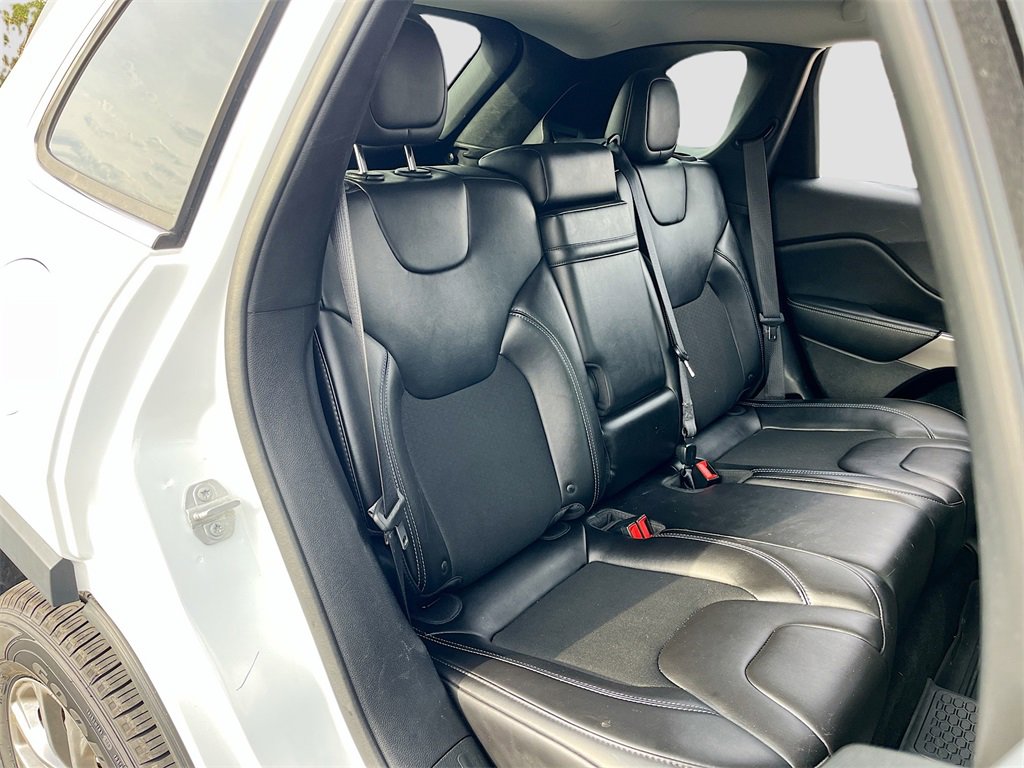 Certified 2019 Jeep Cherokee Latitude Plus image 24