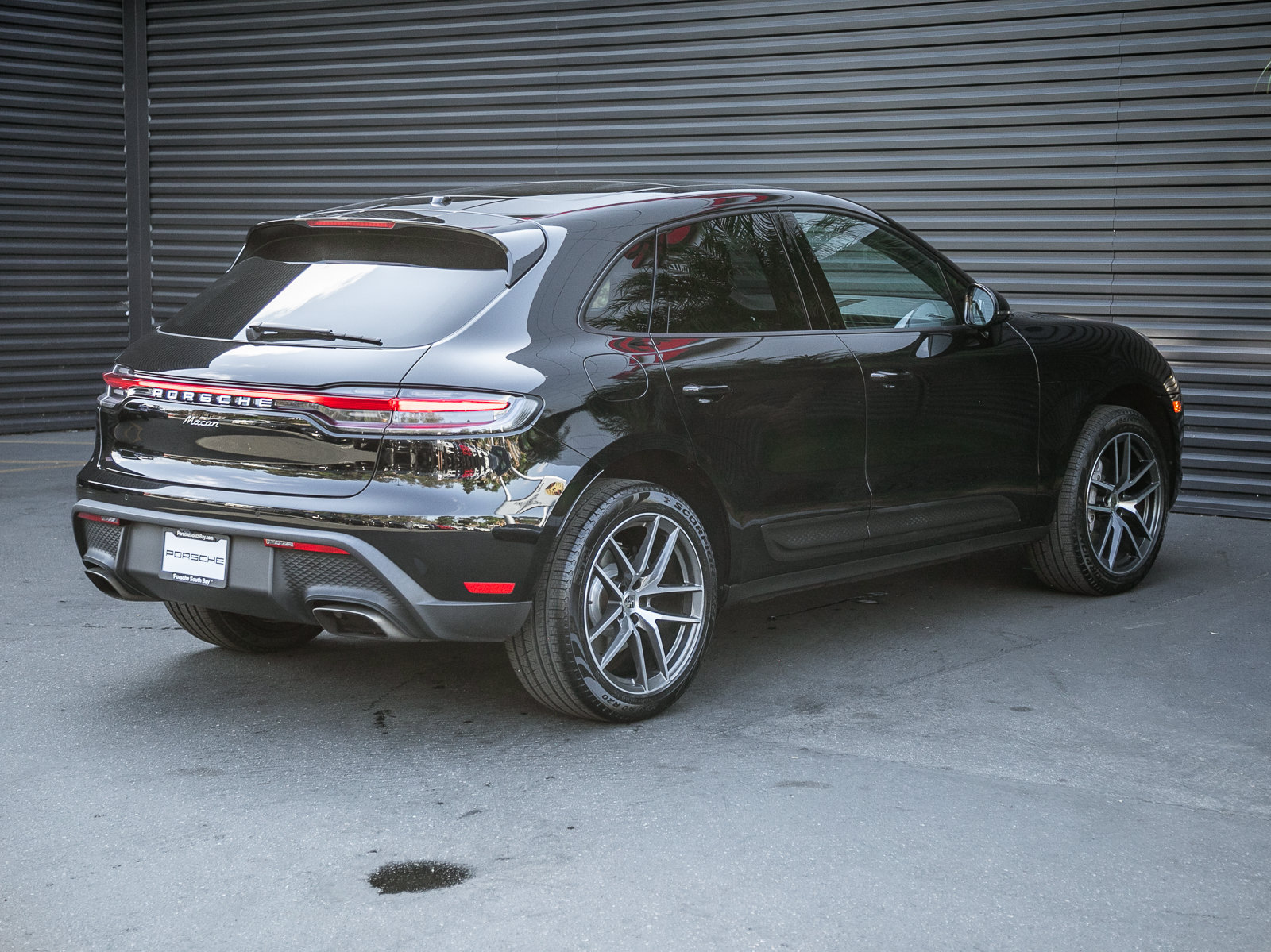 Certified 2023 Porsche Macan AWD/4WD image 10