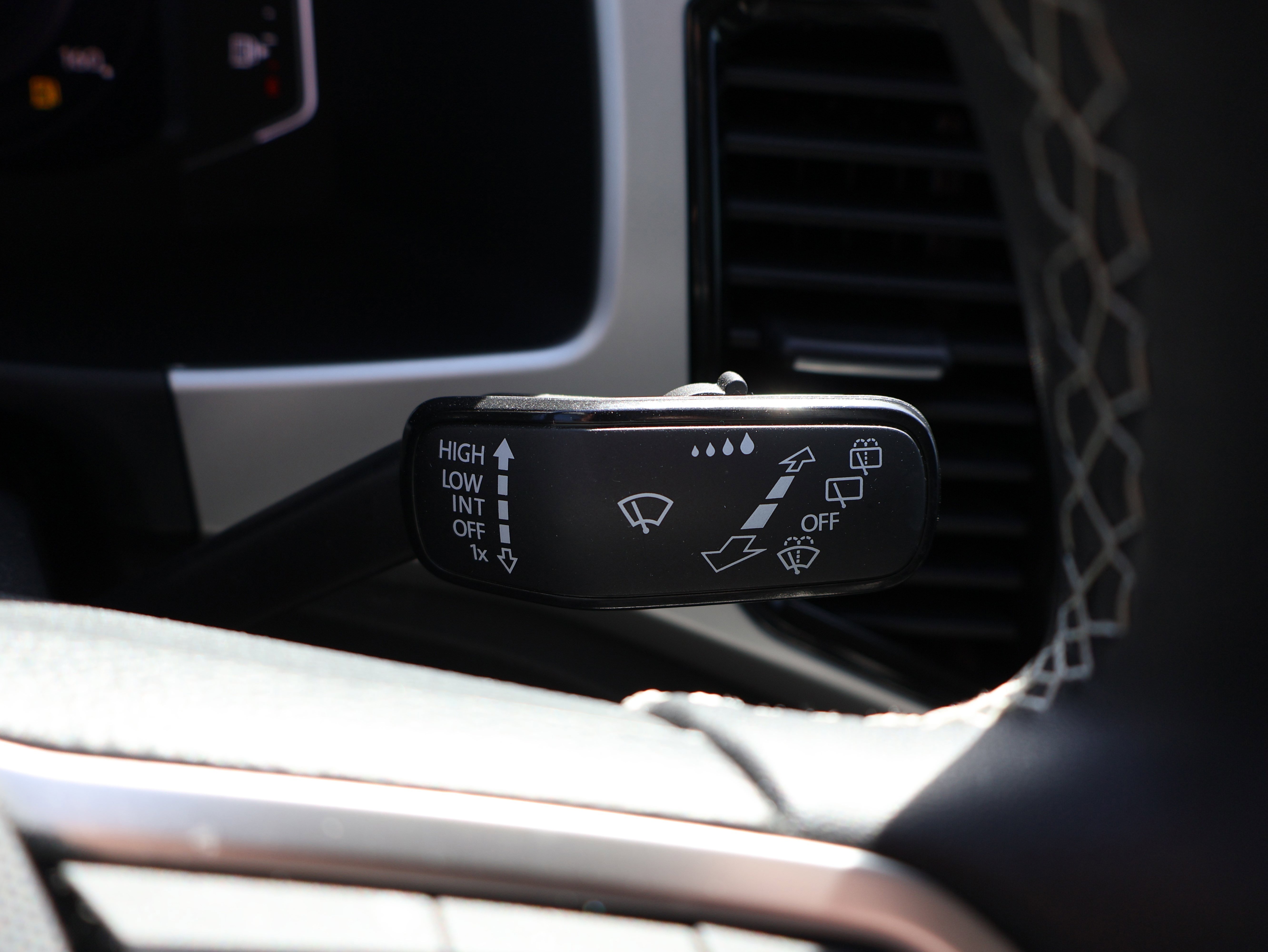 Used 2023 Volkswagen Atlas SEL image 34