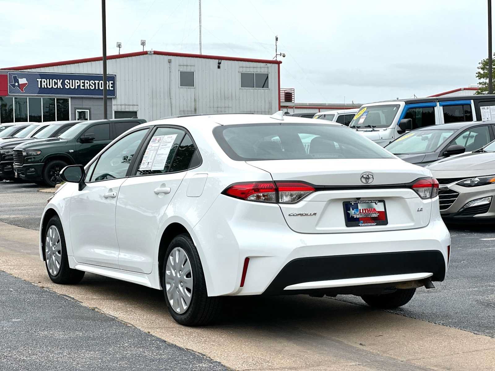 Used 2022 Toyota Corolla LE FWD image 13