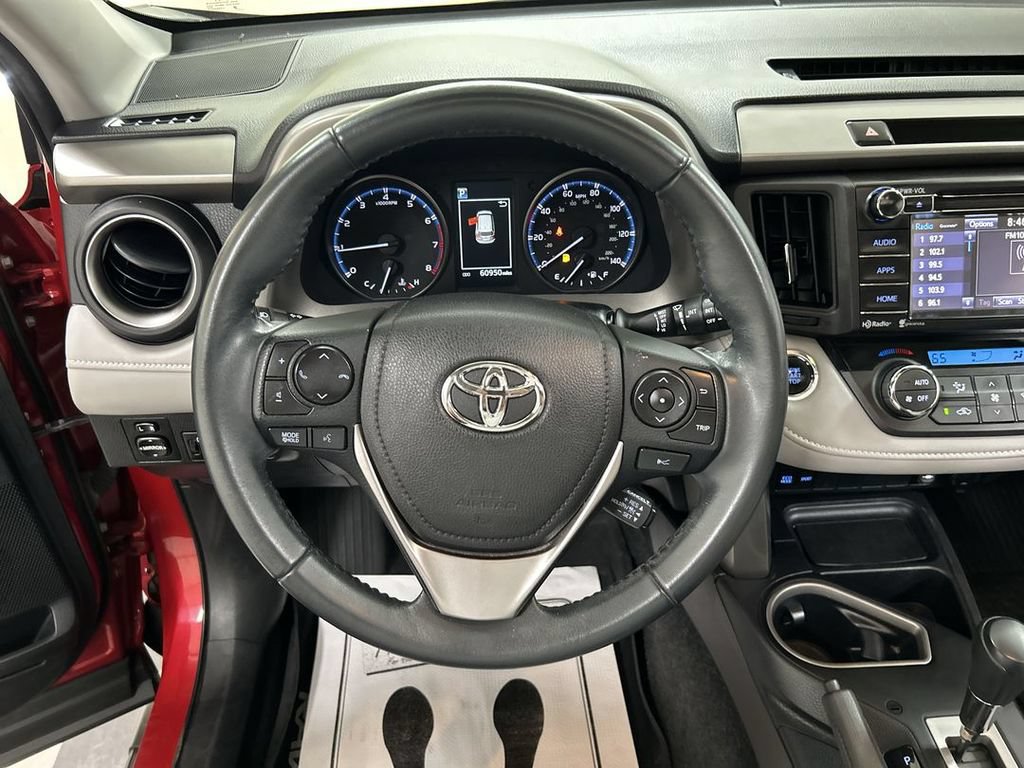 Used 2017 Toyota RAV4 XLE AWD/4WD image 4