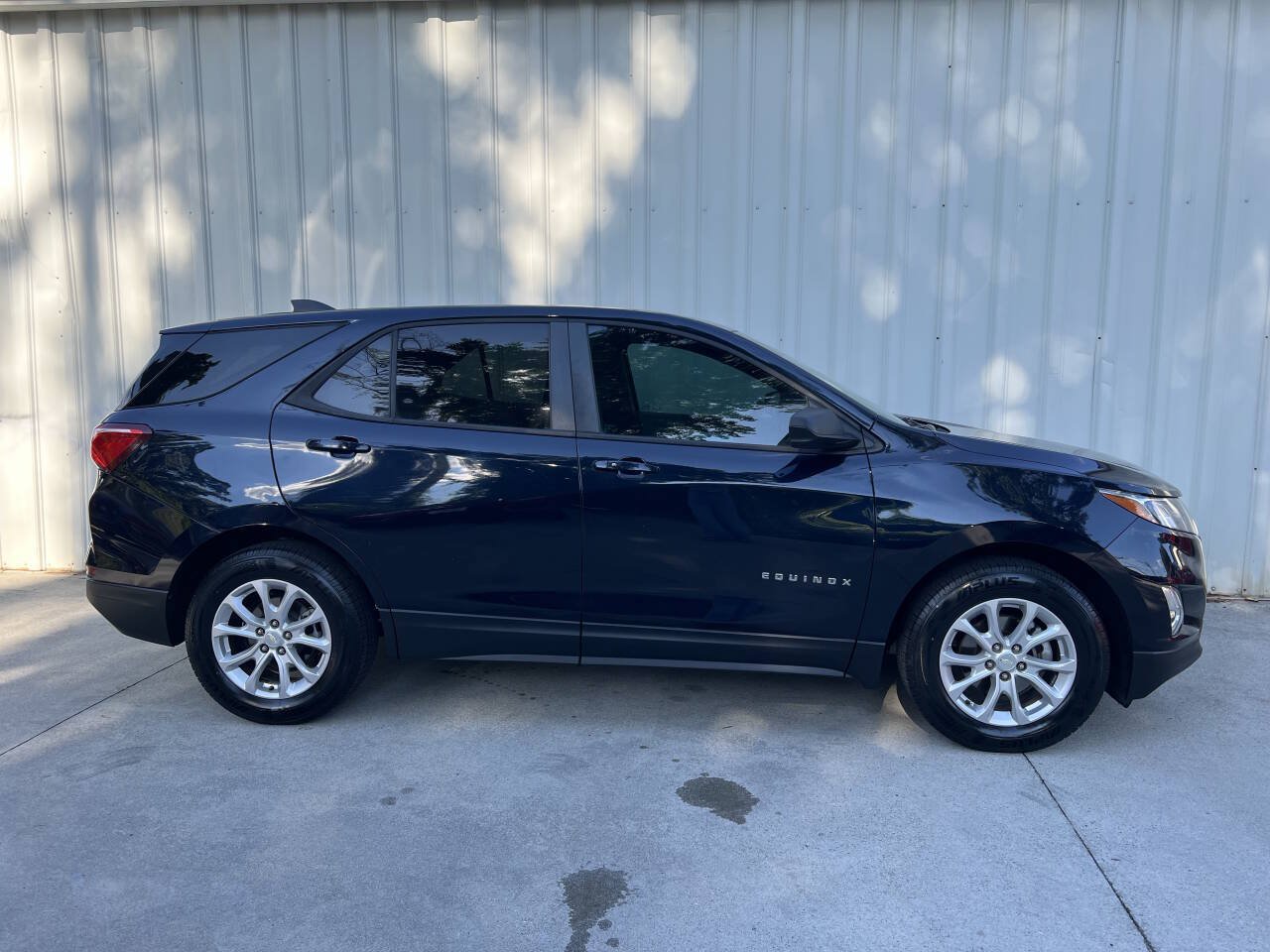 Used 2020 Chevrolet Equinox LS w/ LS Convenience Package FWD image 2