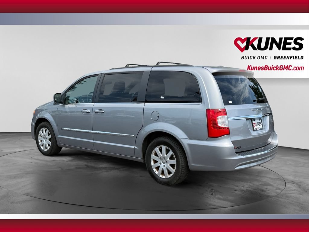 Used 2014 Chrysler Town & Country Touring FWD image 7