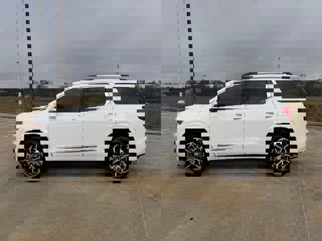 Used 2021 GMC Acadia Denali image 2