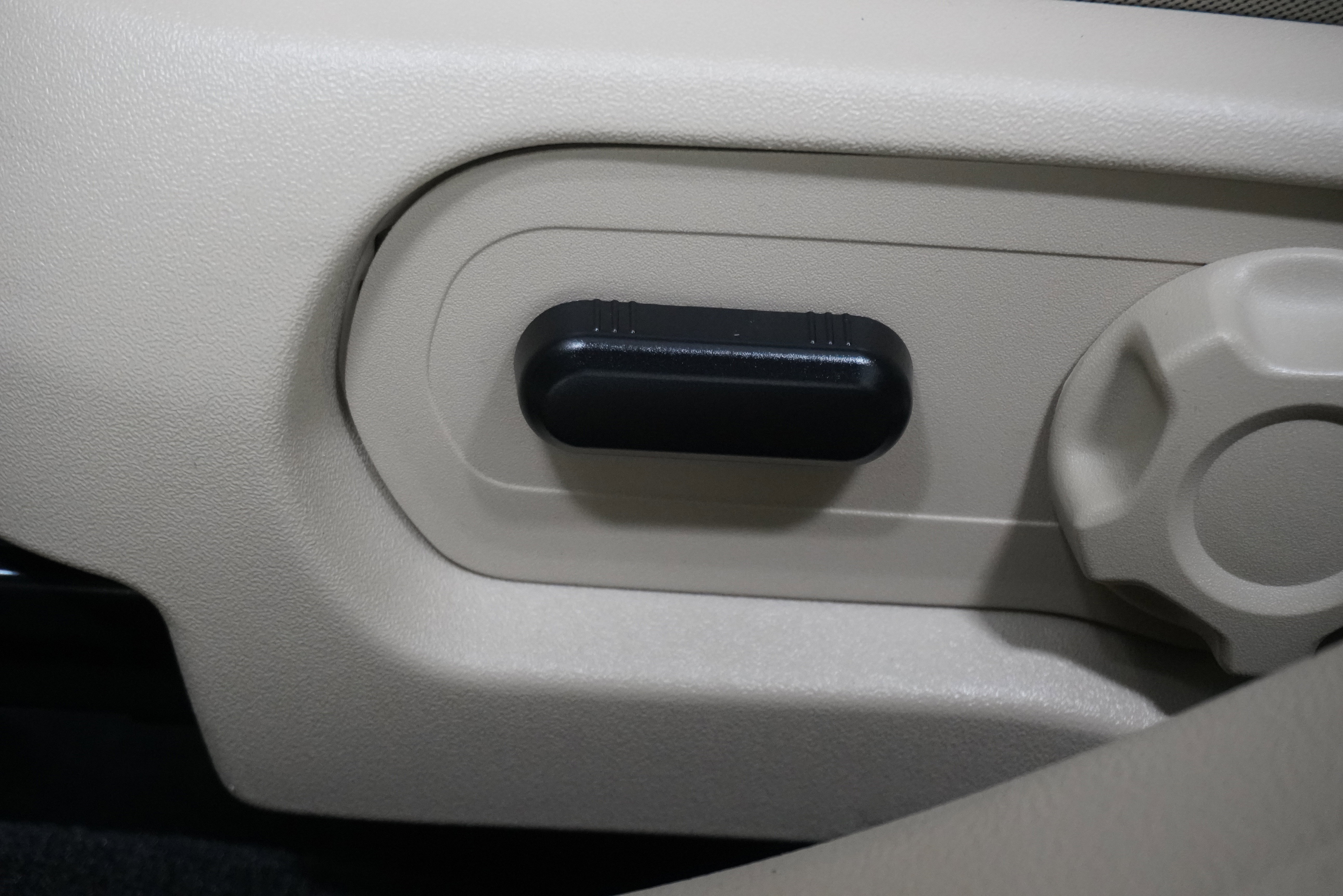 Used 2018 Ford Taurus SE image 13