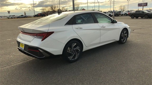 Used 2025 Hyundai Elantra SEL image 8