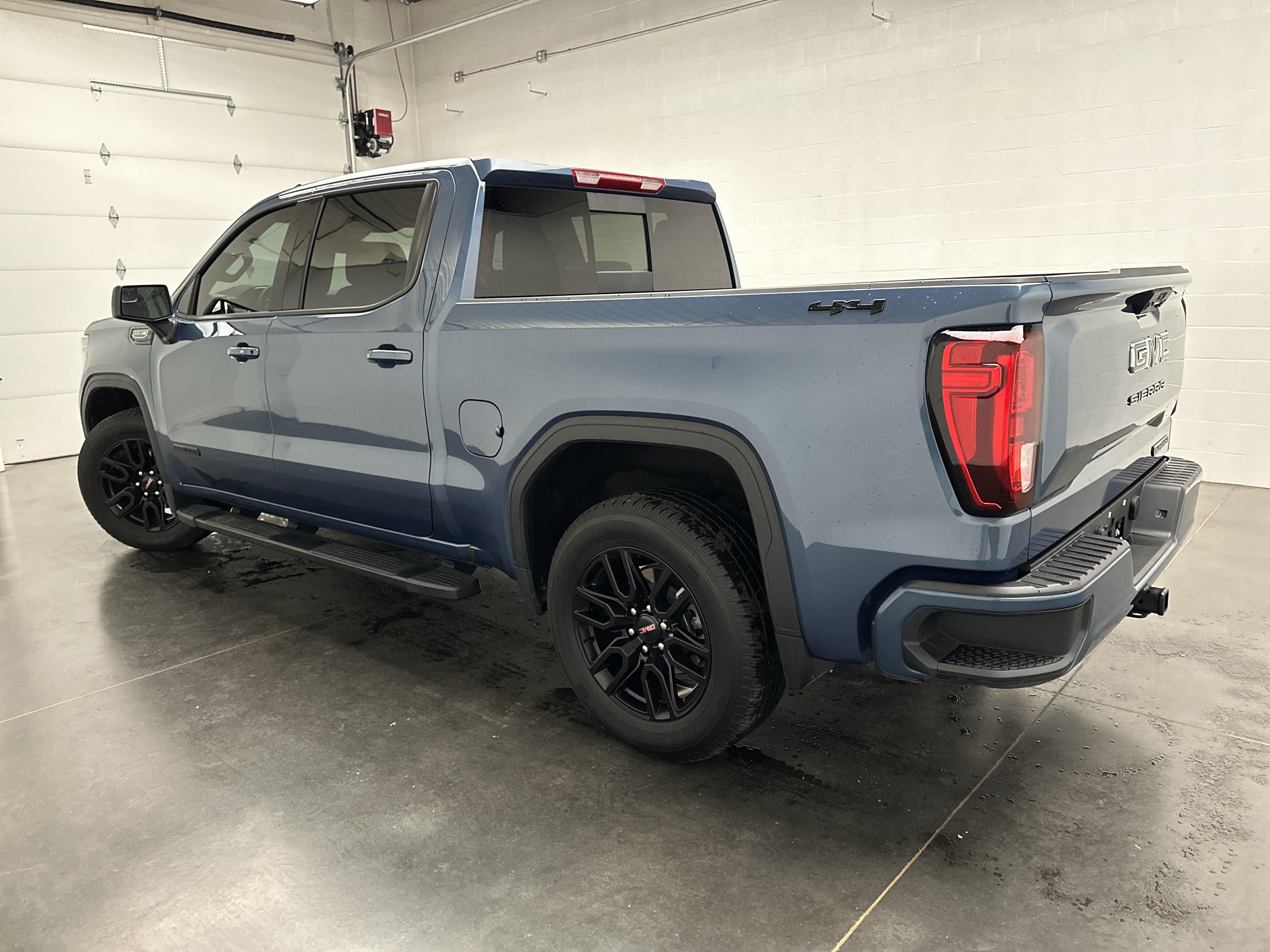 Used 2026 GMC Sierra 1500 Elevation w/ LPO, Elevation Black Package AWD/4WD image 7