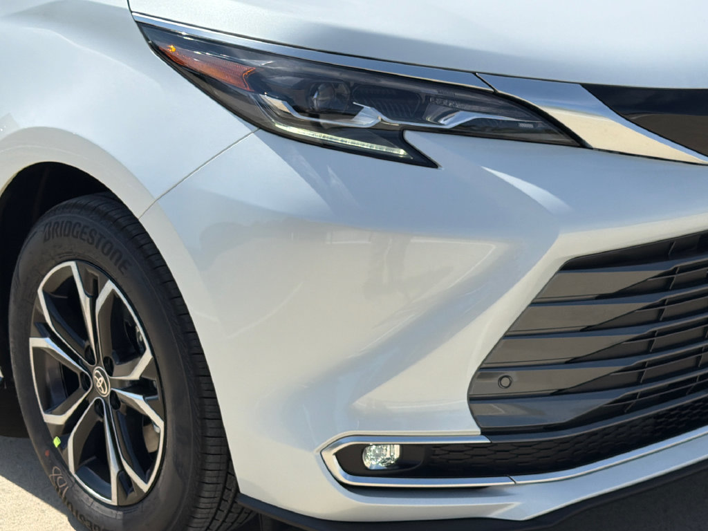 New 2026 Toyota Sienna Platinum AWD/4WD image 11