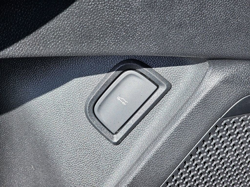 Used 2025 Chevrolet Blazer EV LT image 27