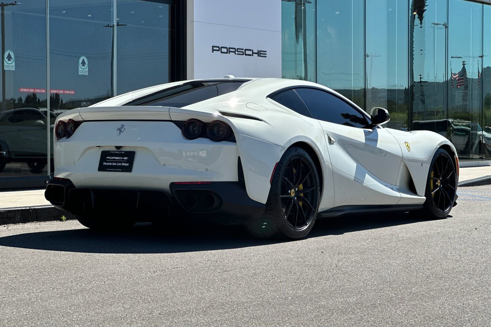 Used 2018 Ferrari 812 Superfast RWD image 8