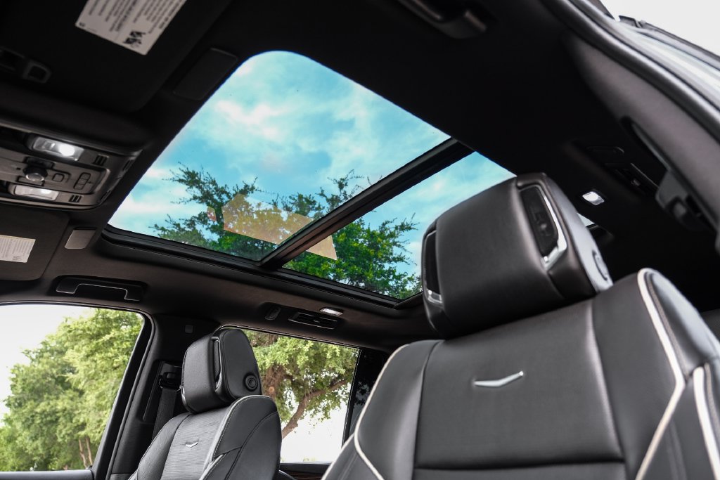 Used 2023 Cadillac Escalade ESV Premium Luxury RWD image 4